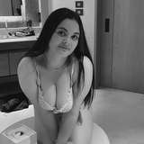 xrosyredx from onlyfans